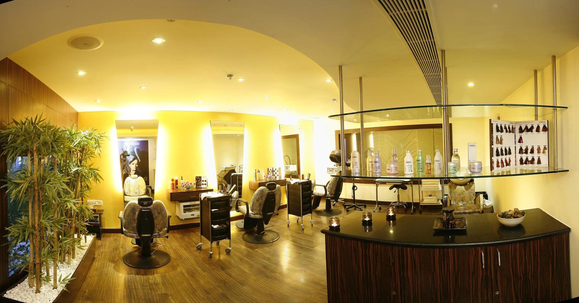 Grand Chennai By Grt Hotels Zewnętrze zdjęcie The interior of a salon