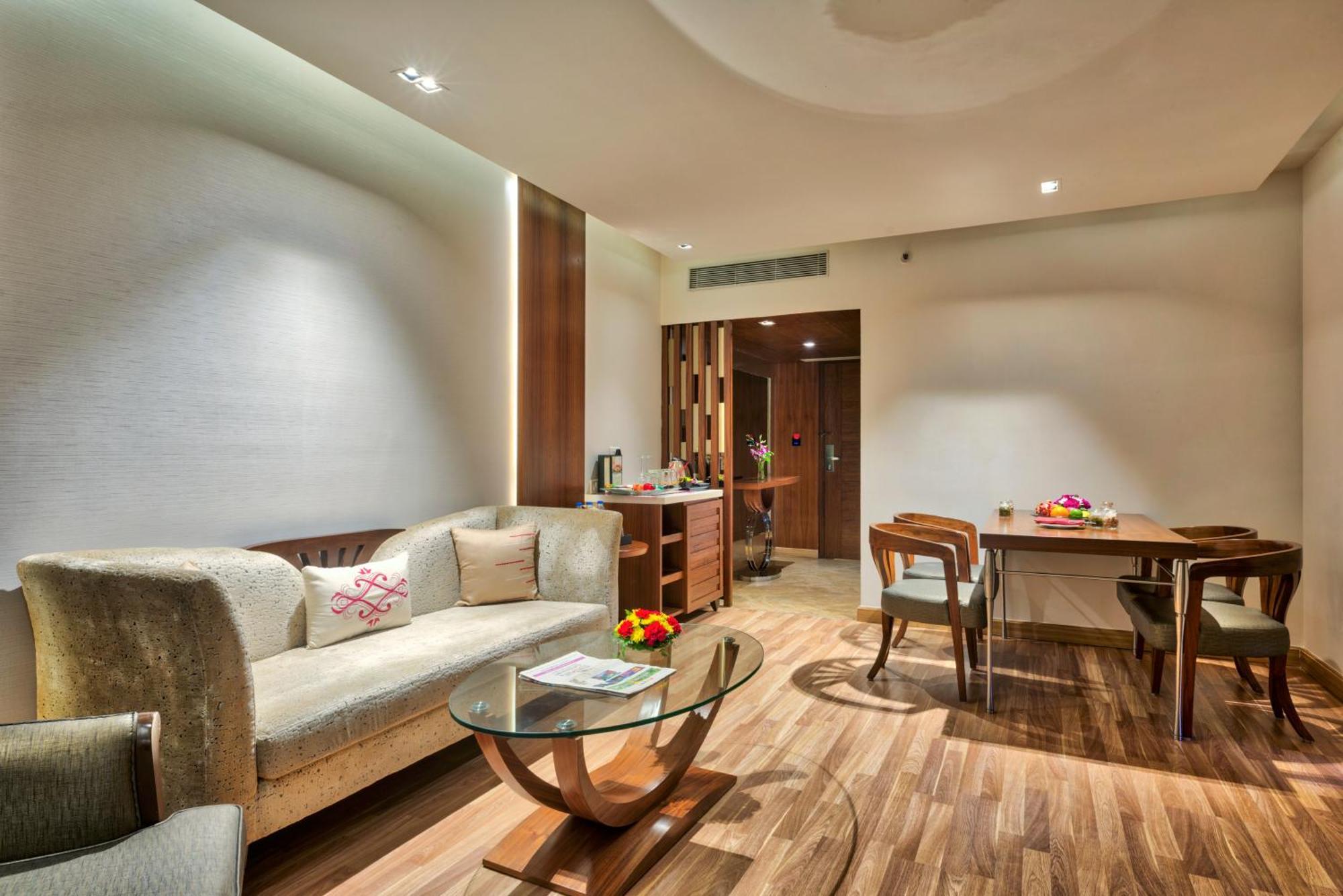 Grand Chennai By Grt Hotels Zewnętrze zdjęcie A suite at the Taj Bengal